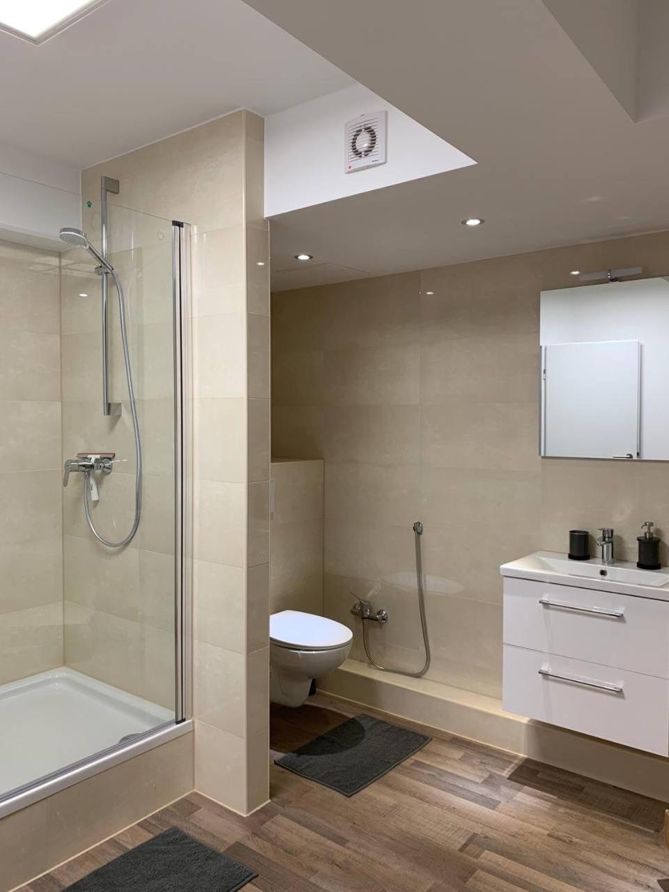 Central Private Rooms In Popular Neighborhood! Cologne Exterior photo