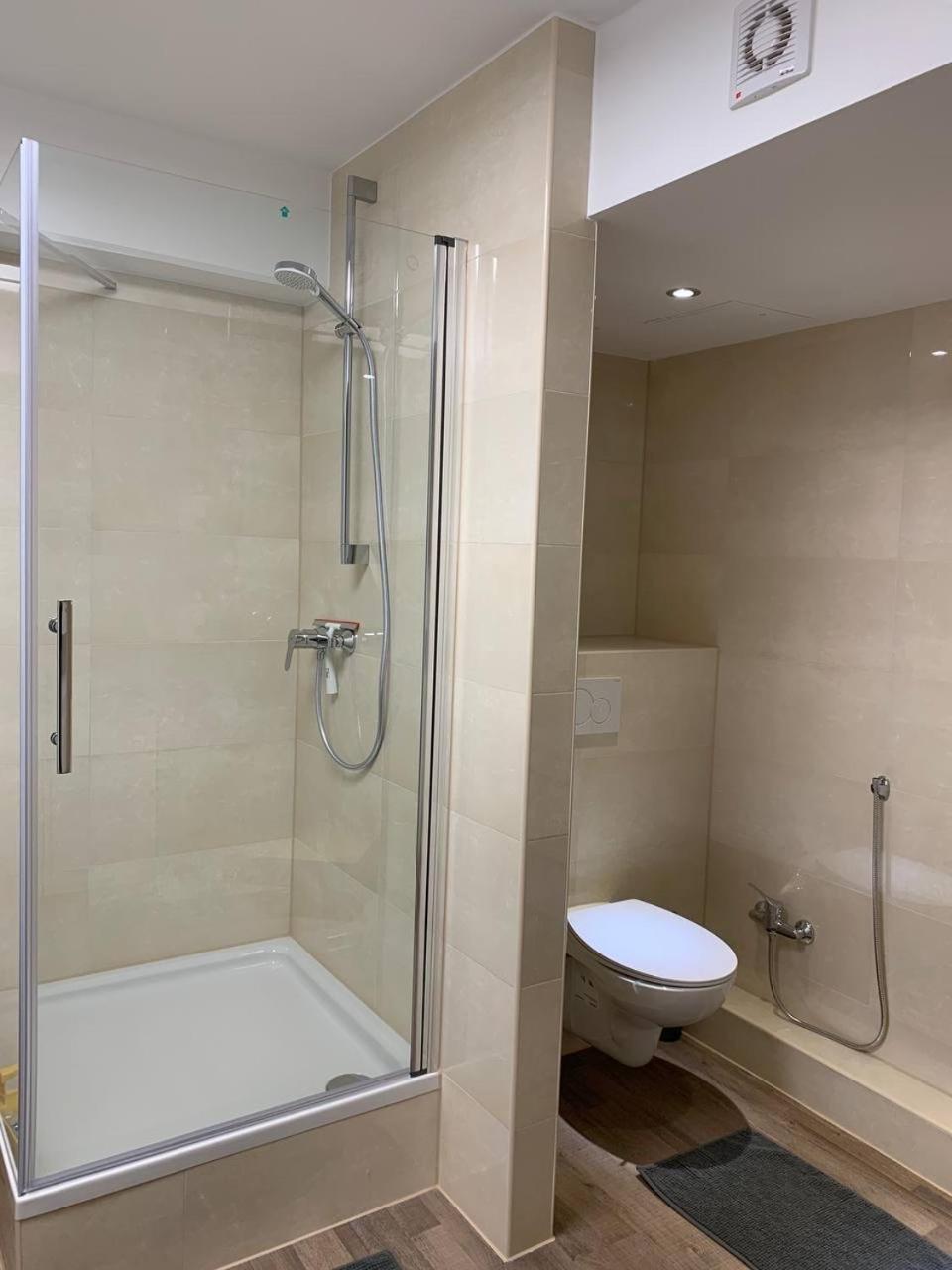 Central Private Rooms In Popular Neighborhood! Cologne Exterior photo